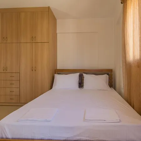 Golden Maisonette Retreat Apartment *