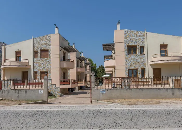 Golden Maisonette Retreat شقة