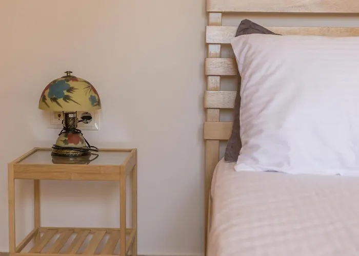 Golden Maisonette Retreat شقة